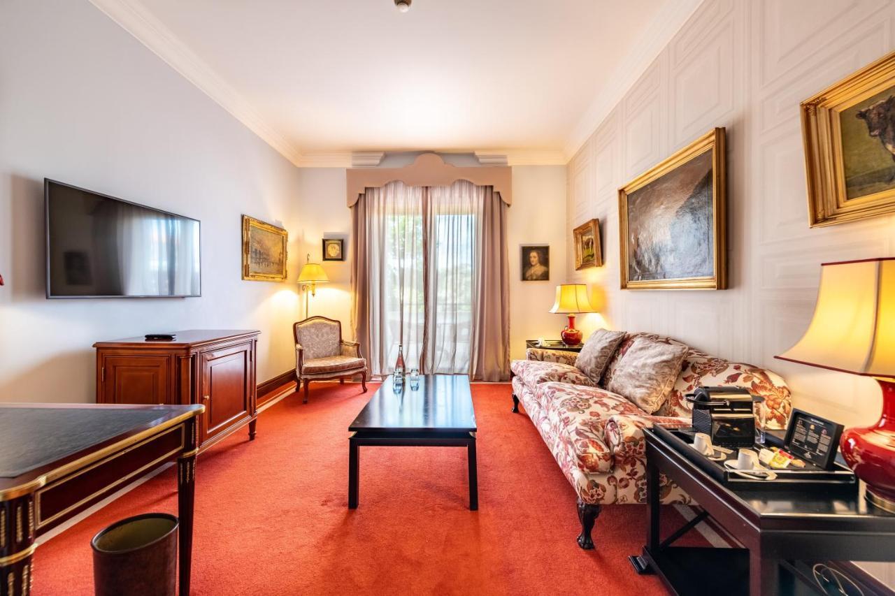 Pestana Palace Lisboa Hotel & National Monument - The Leading Hotels Of The World Exteriér fotografie A living room at the hotel