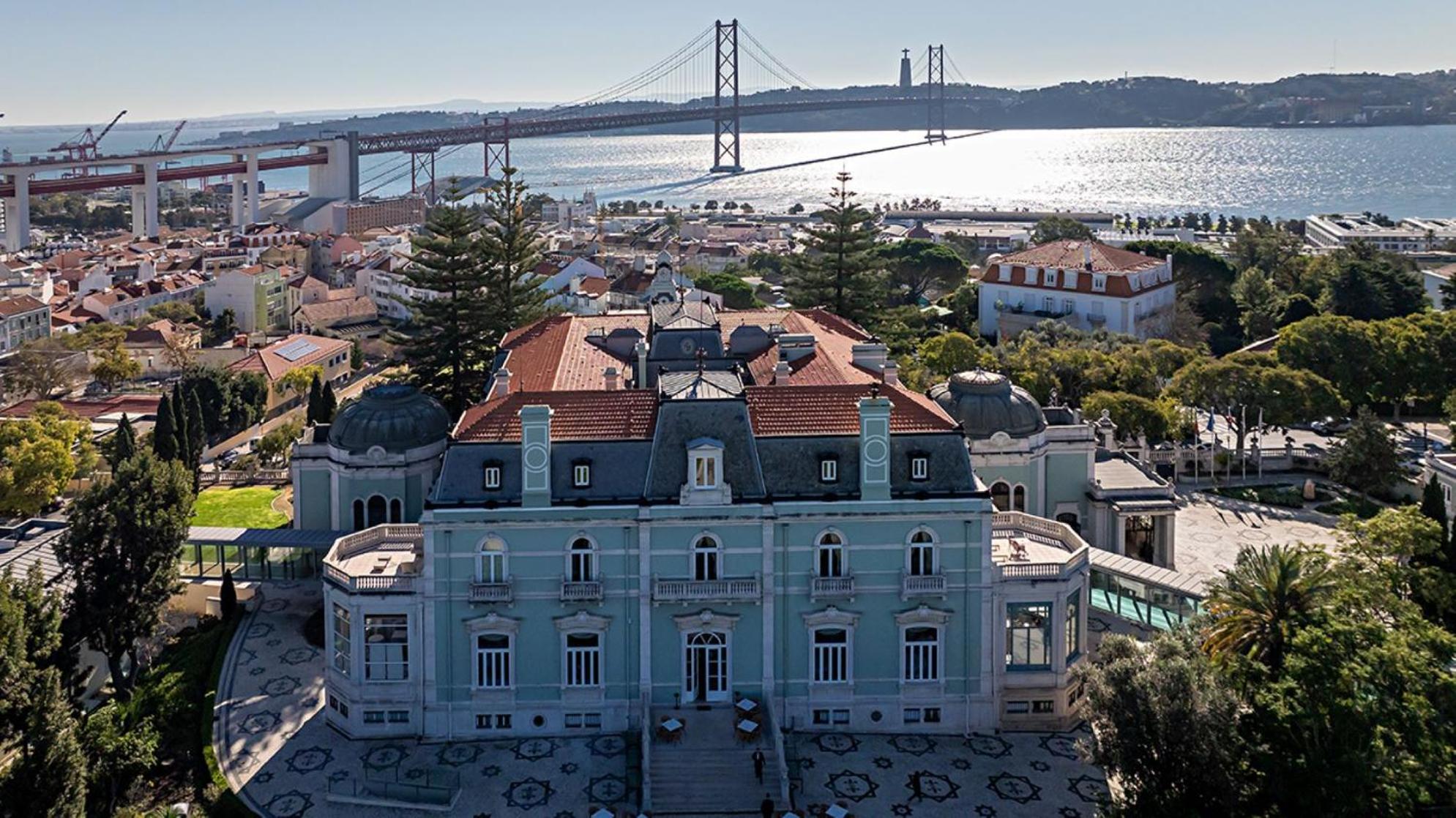 Pestana Palace Lisboa Hotel & National Monument - The Leading Hotels Of The World Exteriér fotografie The Palace of the Dukes of Cadaval, the main building of the National Museum of Archaeology.