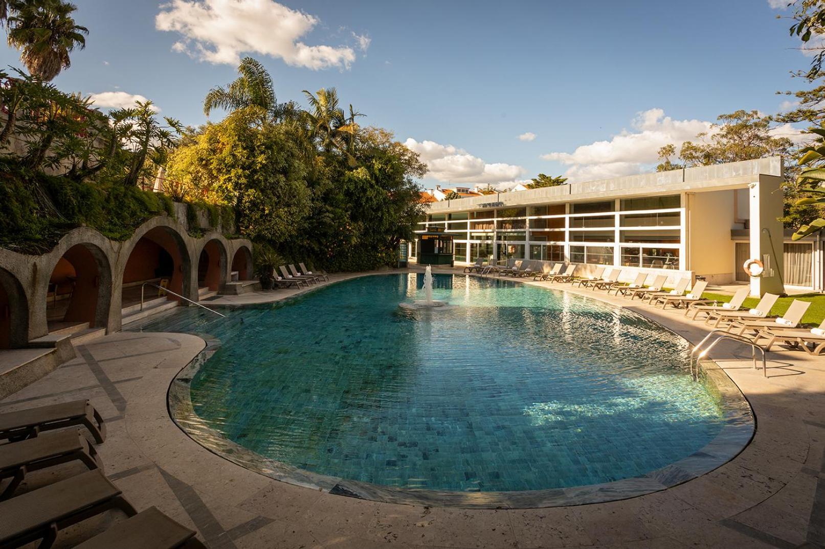 Pestana Palace Lisboa Hotel & National Monument - The Leading Hotels Of The World Exteriér fotografie The swimming pool at the hotel