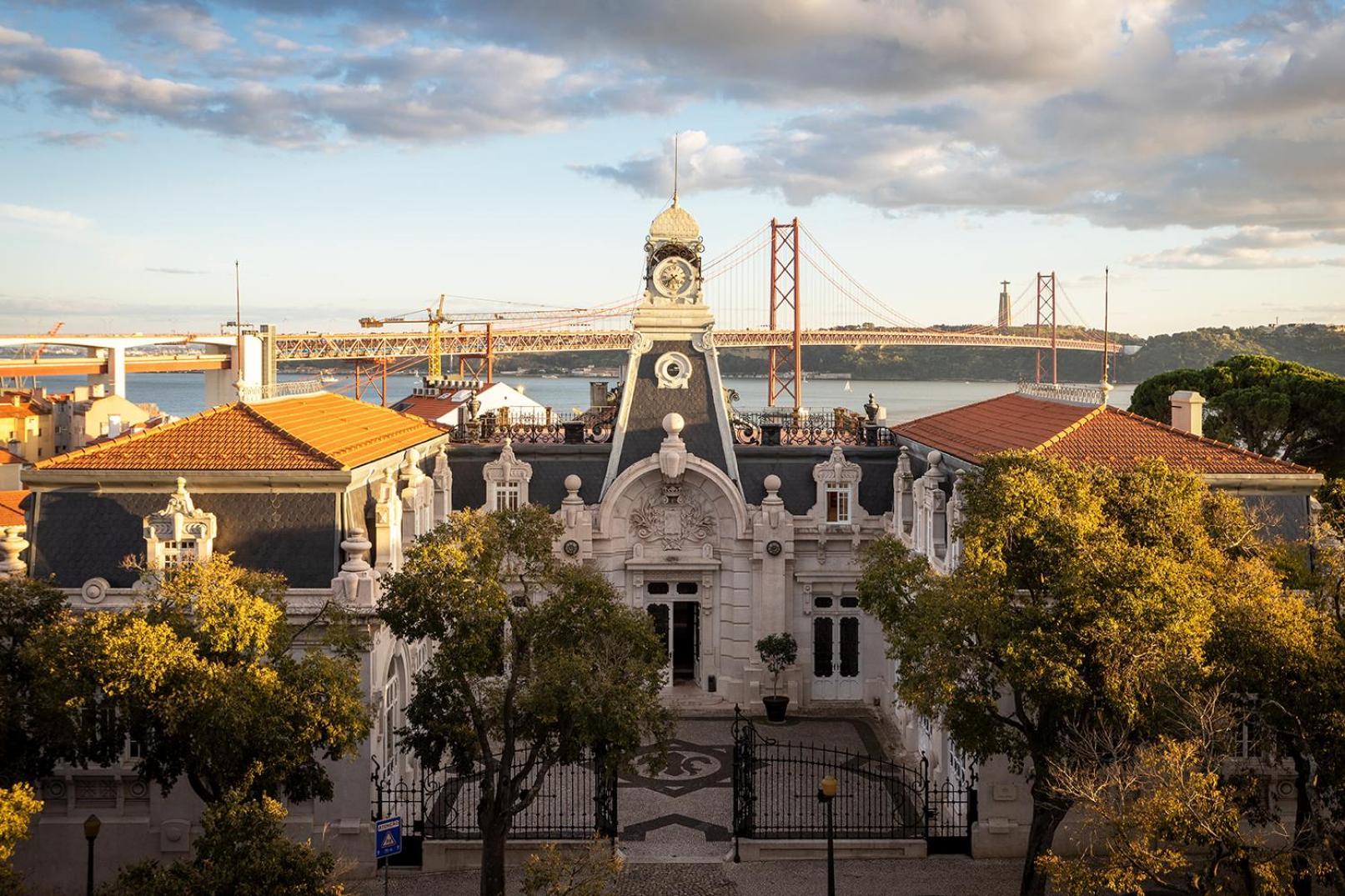 Pestana Palace Lisboa Hotel & National Monument - The Leading Hotels Of The World Exteriér fotografie The main building of the Portuguese Navy Museum