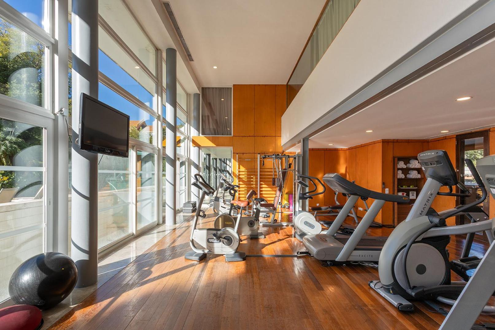 Pestana Palace Lisboa Hotel & National Monument - The Leading Hotels Of The World Exteriér fotografie The gym at the Mandarin Oriental, Barcelona